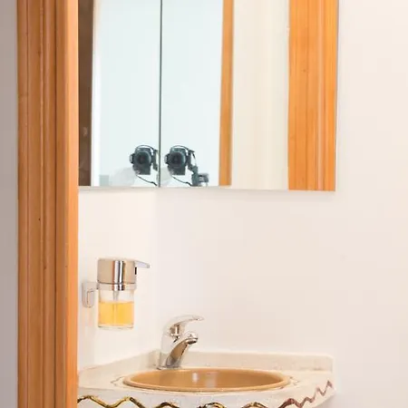 Amparo Cinco Apartment *